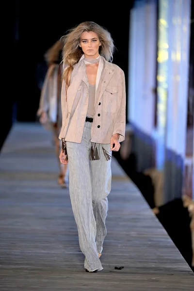 Look 24